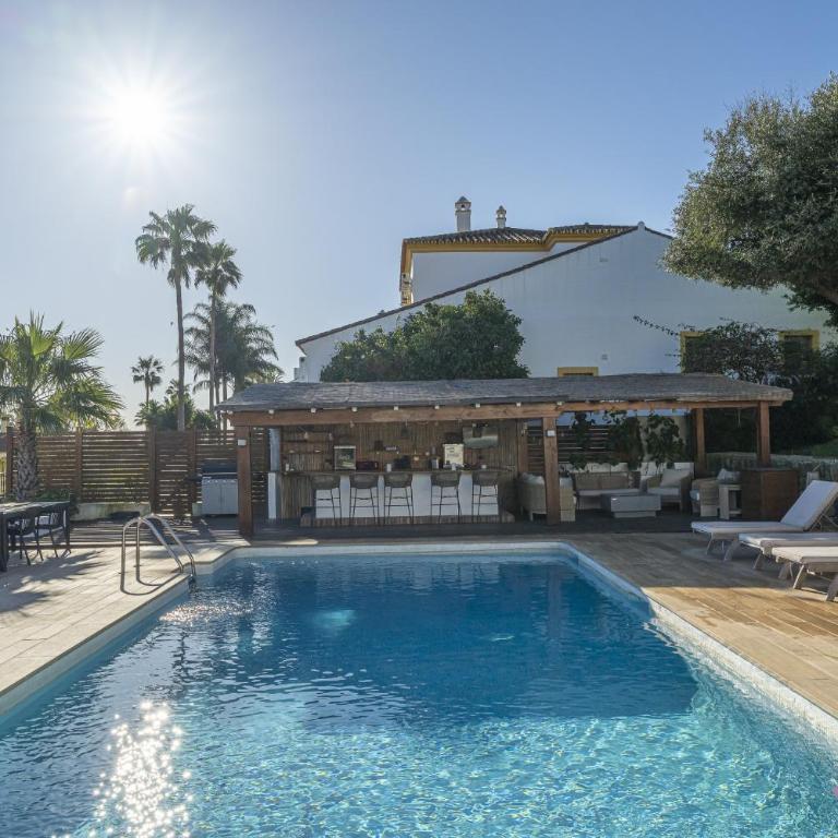 Stunning 5-Bed Villa with Private Pool - Villa - 77