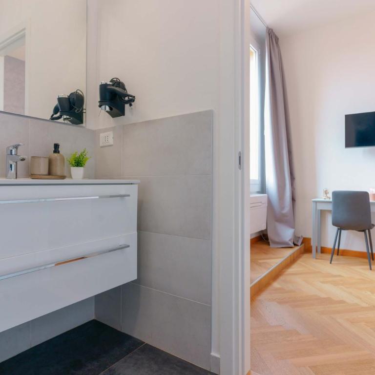 Le Suites dell'Edera - Historic Palace with Old Town Views - Camera Matrimoniale Deluxe - 9