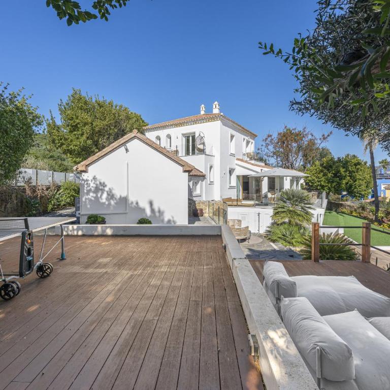 Stunning 5-Bed Villa with Private Pool - Villa - 85