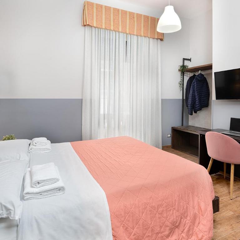 Piazza Bologna Comfort Rooms - Double Room with Balcony - 3