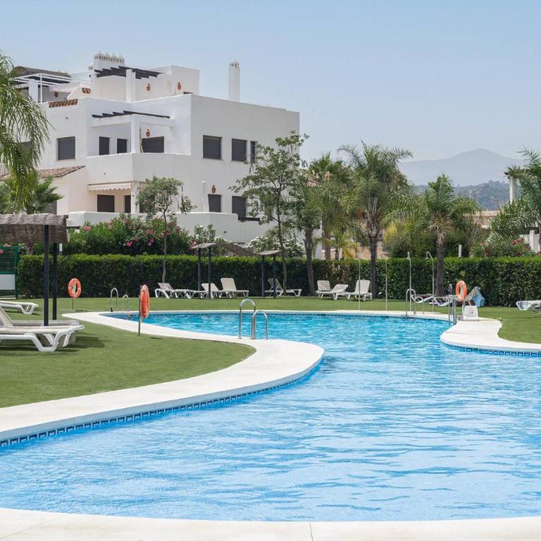 Duplex Penthouse in Sunset Golf Estepona with pool - SUNSET GOLF 12 - Apartamento de 1 dormitorio con vistas al mar - 4