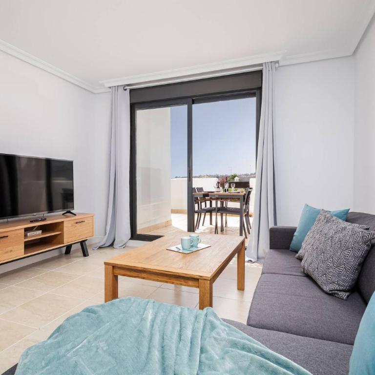 Duplex Penthouse in Sunset Golf Estepona with pool - SUNSET GOLF 12 - Apartamento de 1 dormitorio con vistas al mar - 10
