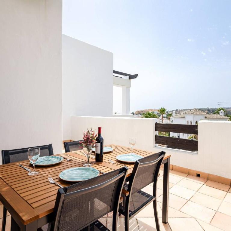 Duplex Penthouse in Sunset Golf Estepona with pool - SUNSET GOLF 12 - Apartamento de 1 dormitorio con vistas al mar - 13