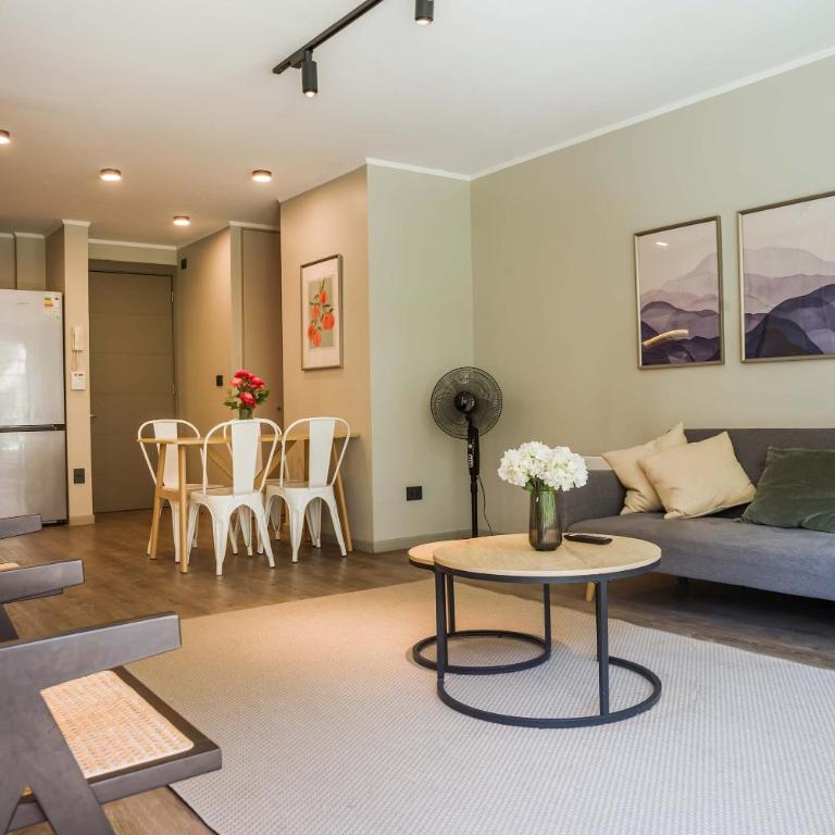 Urban Getaway Stylish 2BR Apartment in Providencia - Apartment - 1