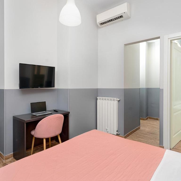 Piazza Bologna Comfort Rooms - Double Room with Balcony - 4
