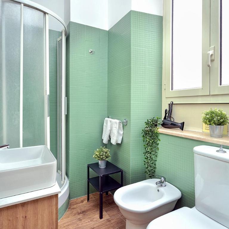 Piazza Bologna Comfort Rooms - Double Room with Balcony - 2