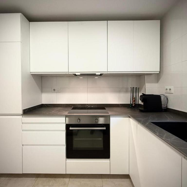 Valencia Beach Escape - 4 Min Walk to Beach - Three-Bedroom Apartment - 7