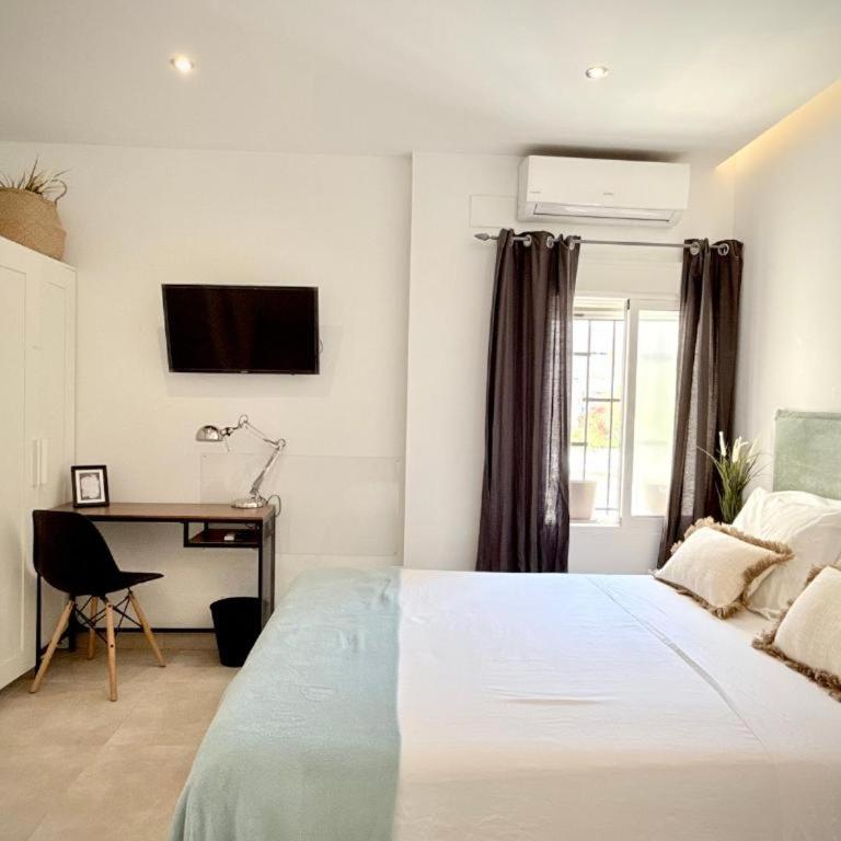 Valencia Beach Escape - 4 Min Walk to Beach - Three-Bedroom Apartment - 9