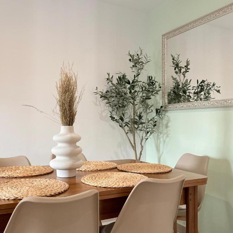 Valencia Beach Escape - 4 Min Walk to Beach - Three-Bedroom Apartment - 15