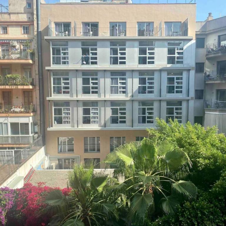 Central Urban Elegance - Four-Bedroom Apartment - 20