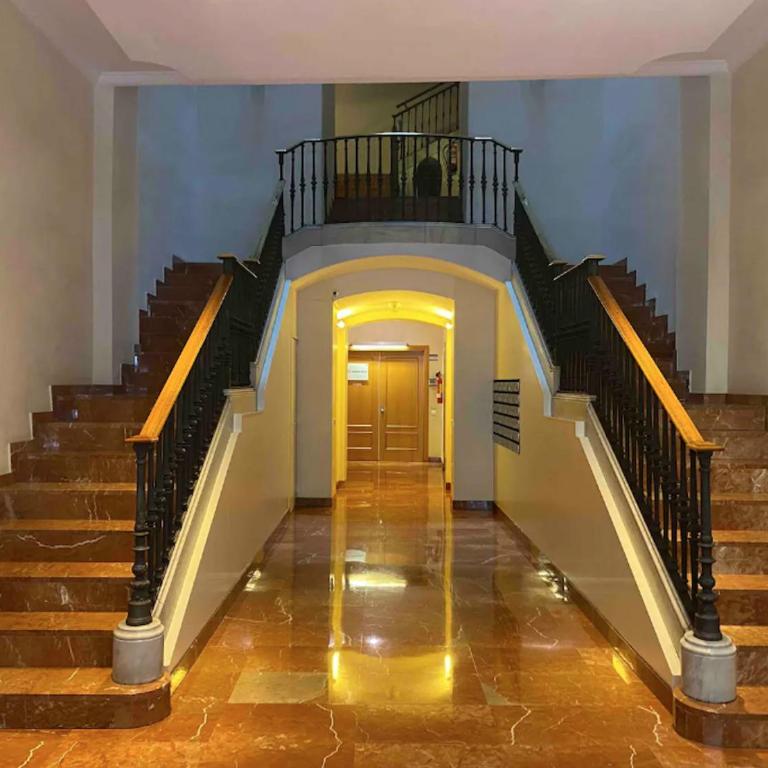 Central Urban Elegance - Four-Bedroom Apartment - 21