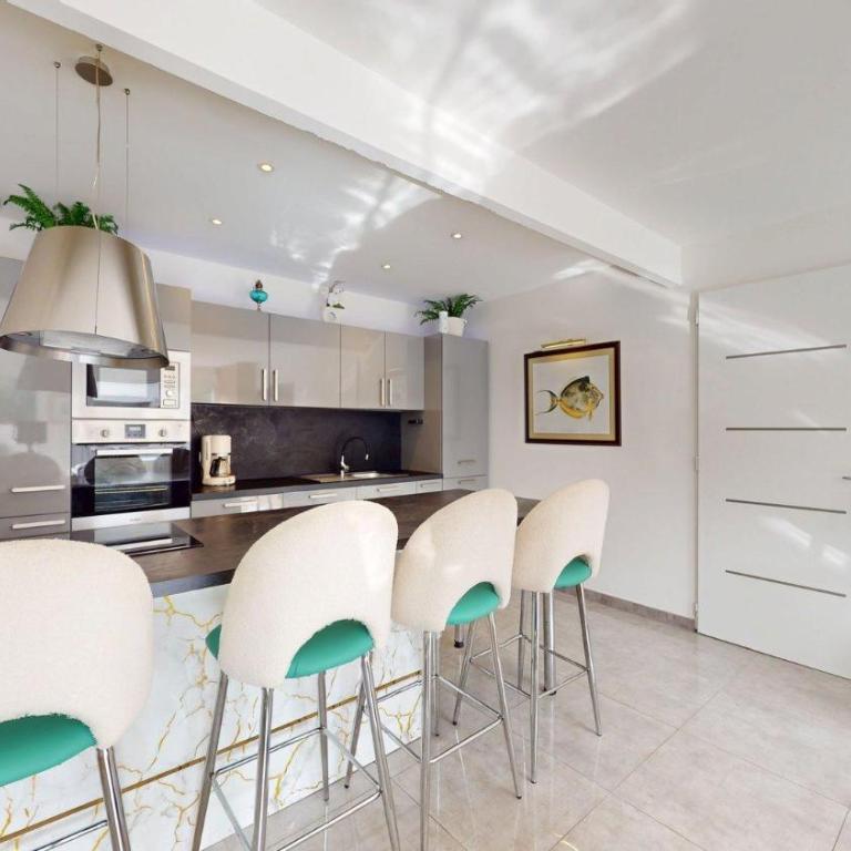 Villa climatisée avec piscine privée et 3 suites parentales Plage à 10 min à pied - Villa con 3 Camere da Letto - 10