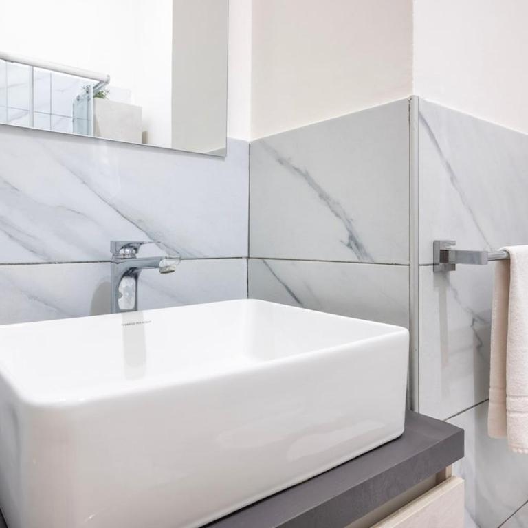 -Politecnico-Porta Susa- Suite x4 with Wi-Fi - One-Bedroom Apartment - 7