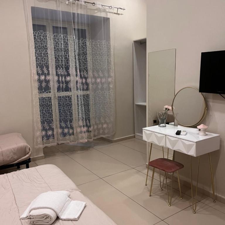Hotels Int&rnational Napoli - Camera Tripla - 21