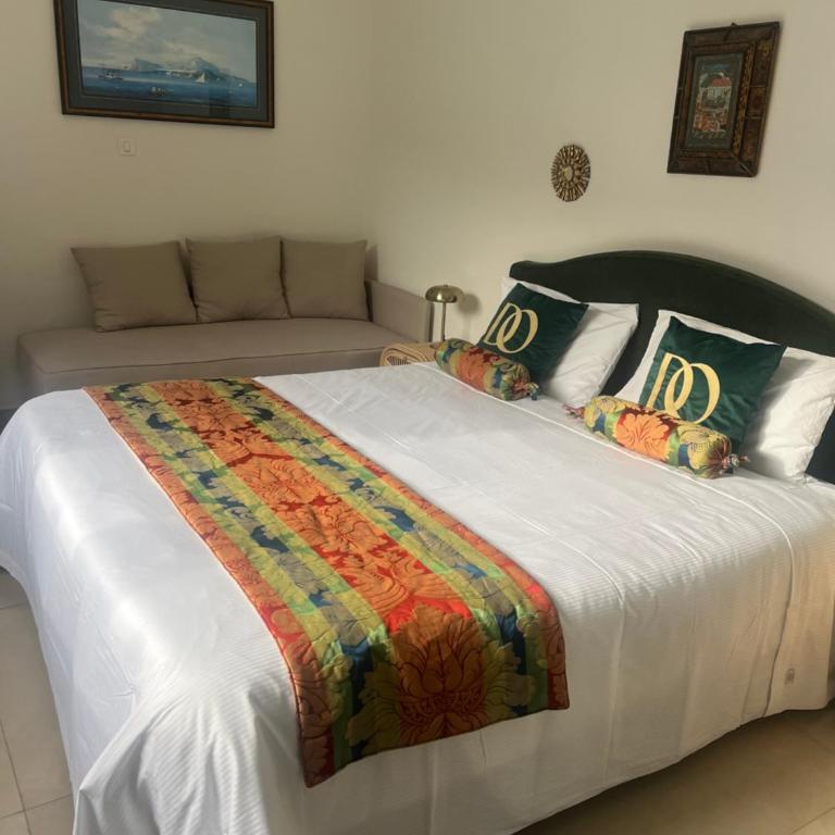 Domus Orestea Luxury Suites - Deluxe Double Room with Balcony - 3