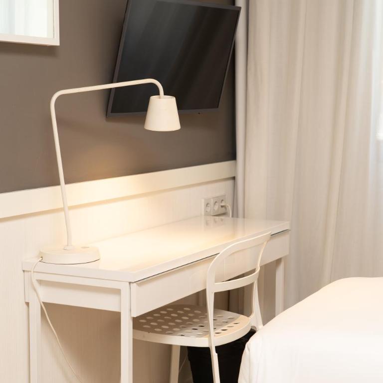 Paral·lel - Basic Single Room - 7