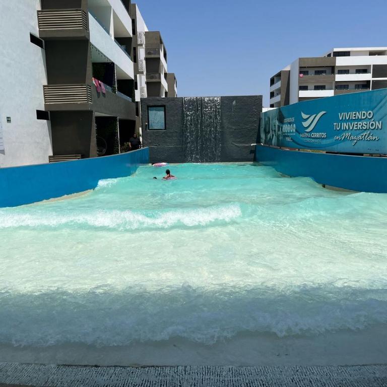 Marina Cerritos: Rooftop Pools Near Beach - Two-Bedroom Apartment - 4