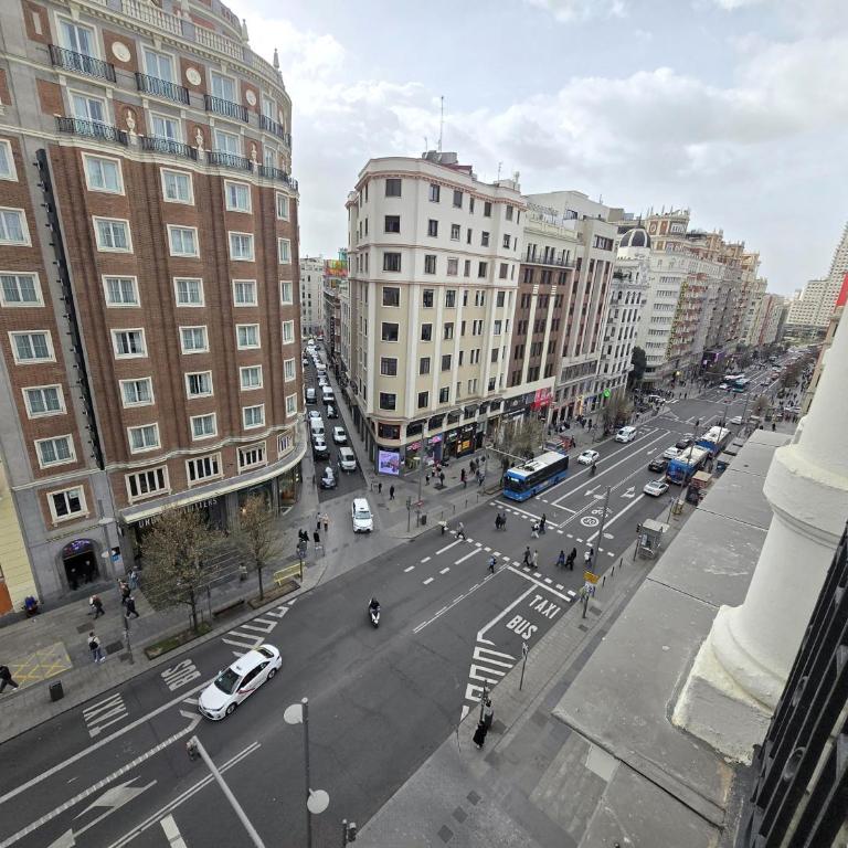 Hostal Main Street Madrid - Superior Twin Room with City View - 1