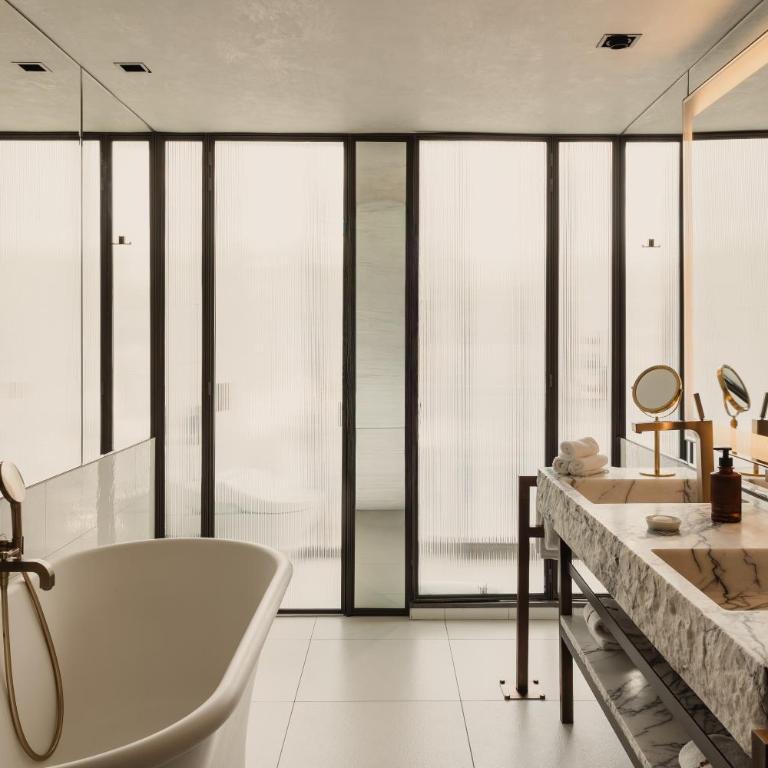 Brach Paris - Evok Collection - Suite Georges - Vue sur Tour Eiffel et Jacuzzi - 5