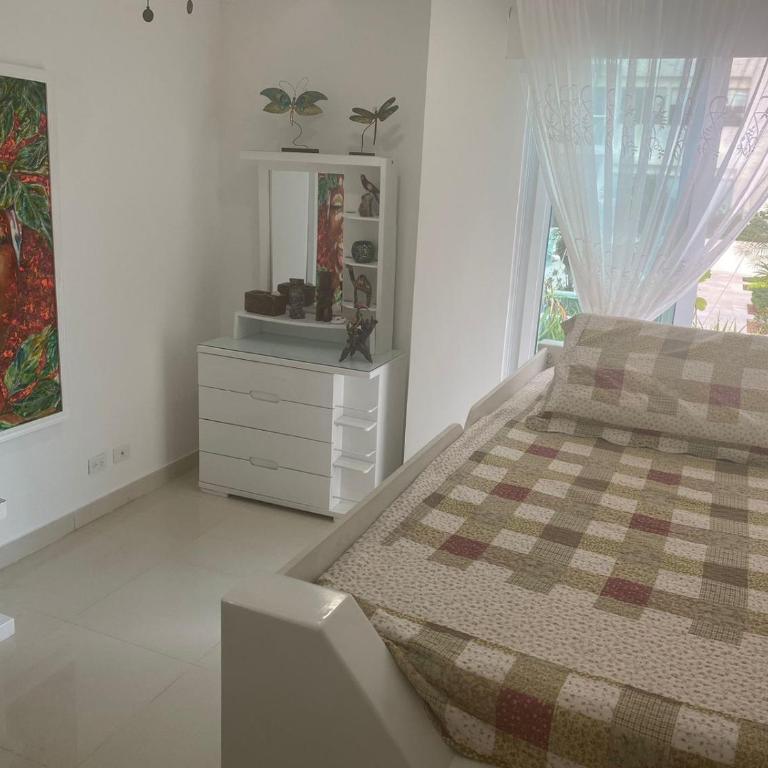 Apto Terraza del Mar Cartagena - Three-Bedroom Apartment with Water View - 8