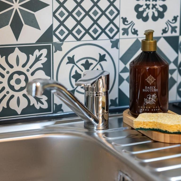 Joli appart cosy tout confort avec parking gratuit - Apartment mit 1 Schlafzimmer - 6