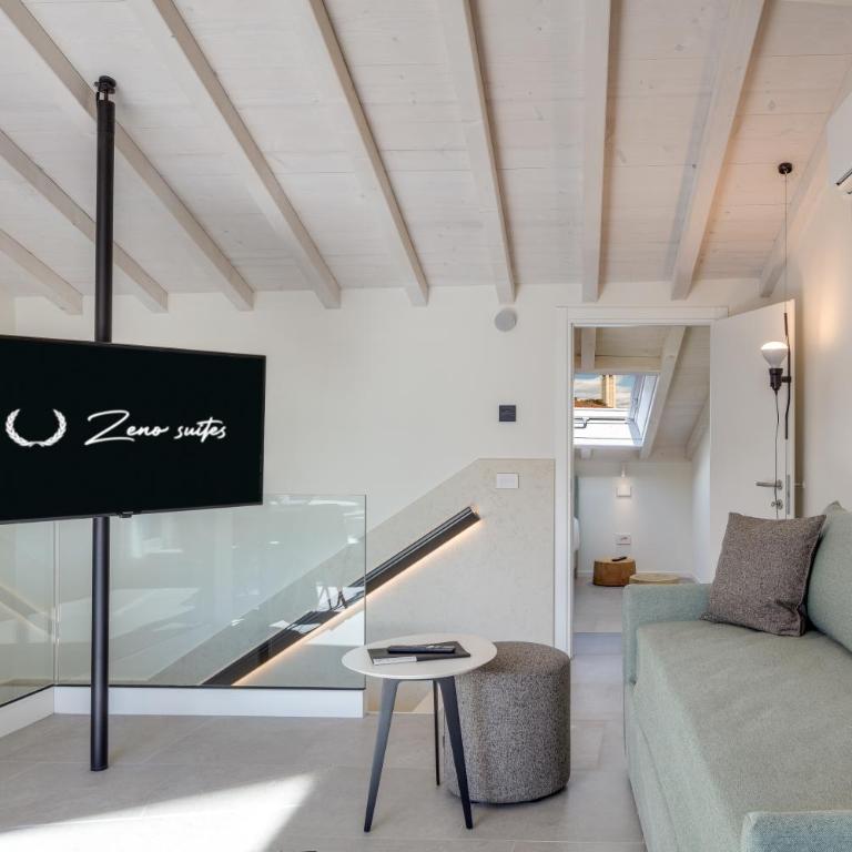 Zeno Suites - Deluxe Suite with Spa Bath - 7