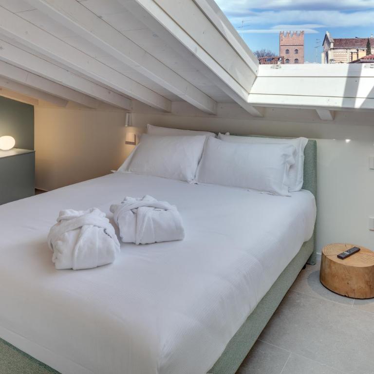 Zeno Suites - Deluxe Suite with Spa Bath - 8