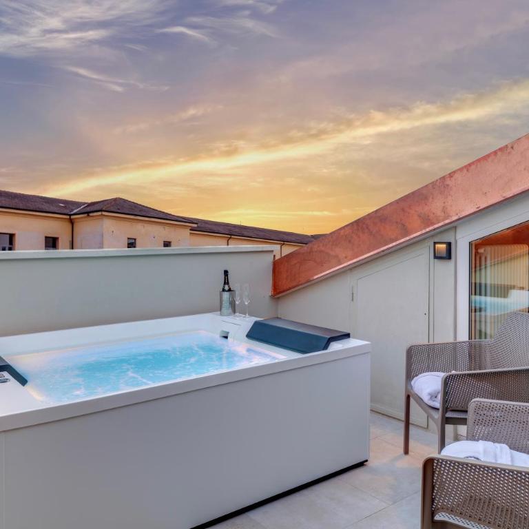 Zeno Suites - Deluxe Suite with Spa Bath - 15