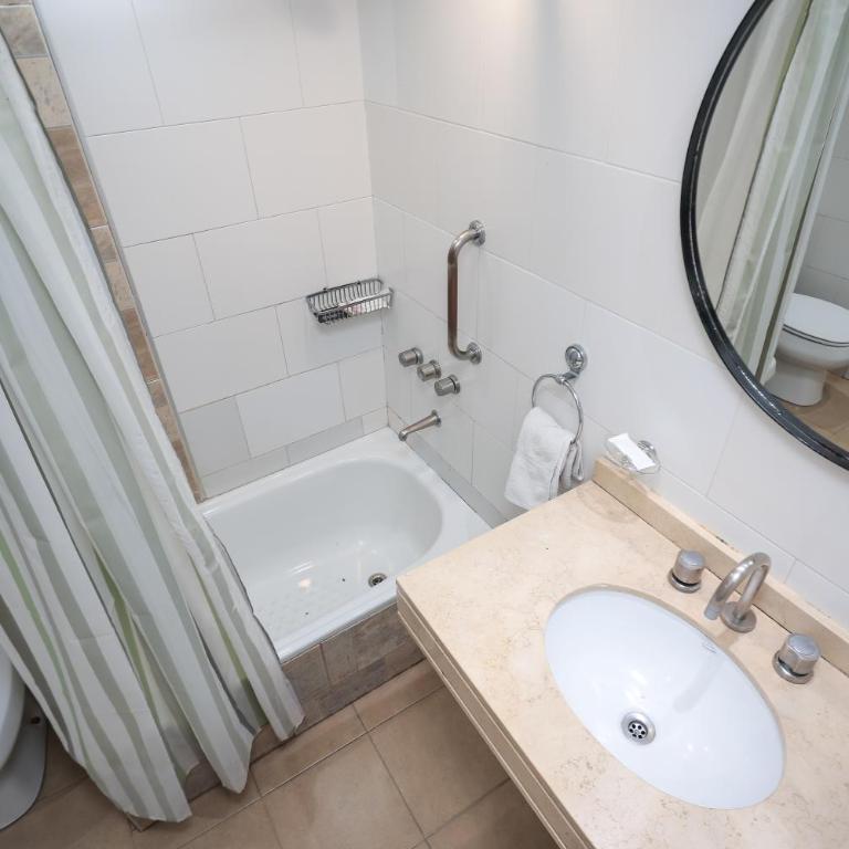Hotel A&B Internacional - Habitación Triple - 25