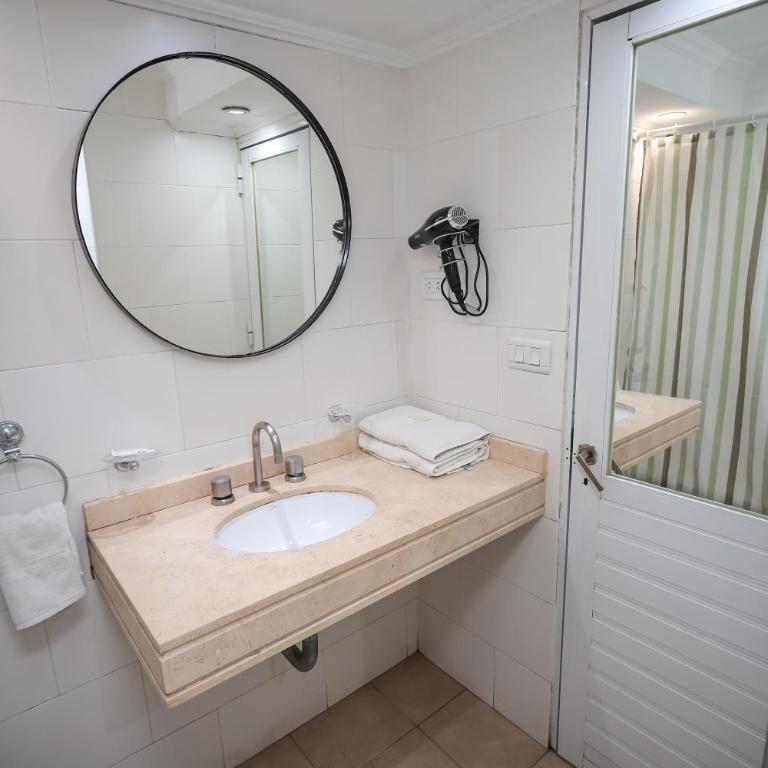 Hotel A&B Internacional - Habitación Triple - 27
