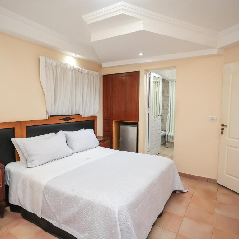 Hotel A&B Internacional - Triple Room - 13