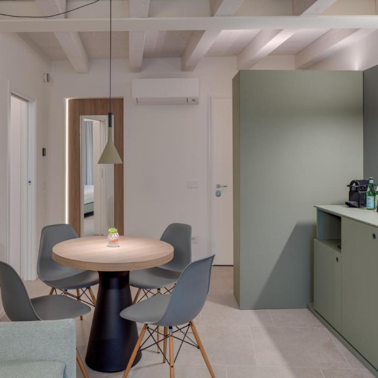 Zeno Suites - Family Suite with Balcony - 5