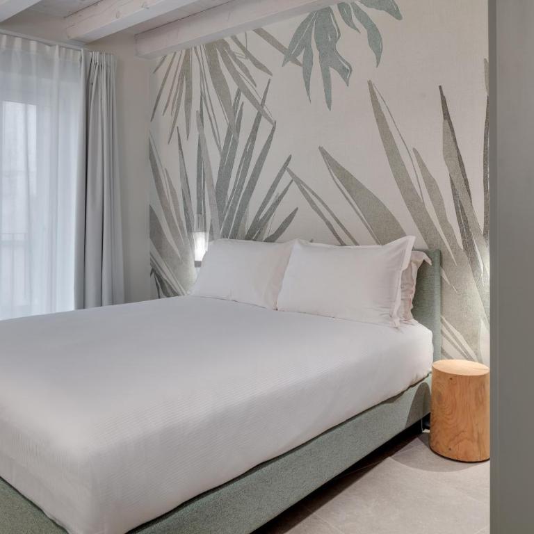 Zeno Suites - Family Suite with Balcony - 8