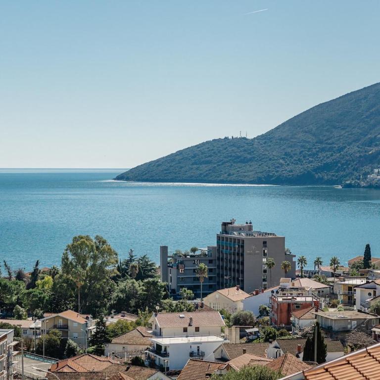 Igalo Blue - Bay View, Steps from Promenade - One-Bedroom Apartment with Bay View - 2