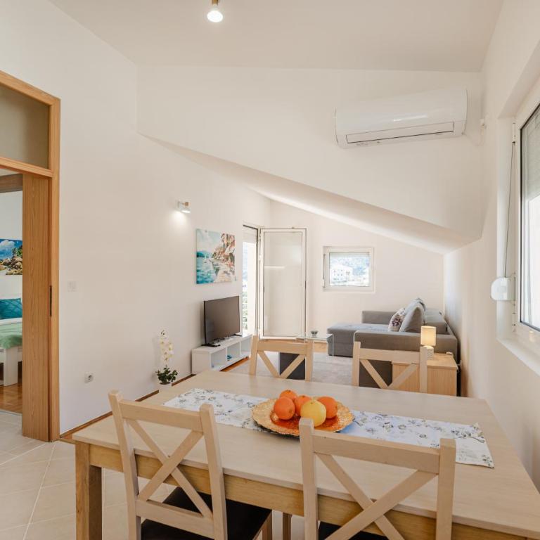 Igalo Blue - Bay View, Steps from Promenade - One-Bedroom Apartment with Bay View - 8