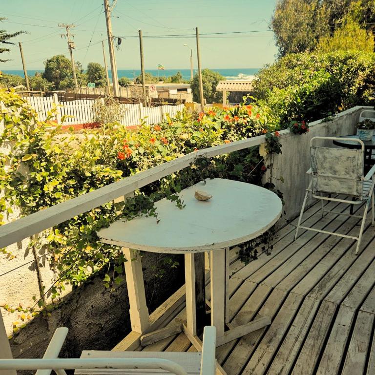 Paioneal Hostel - Deluxe Double Room with Balcony and Sea View - 10