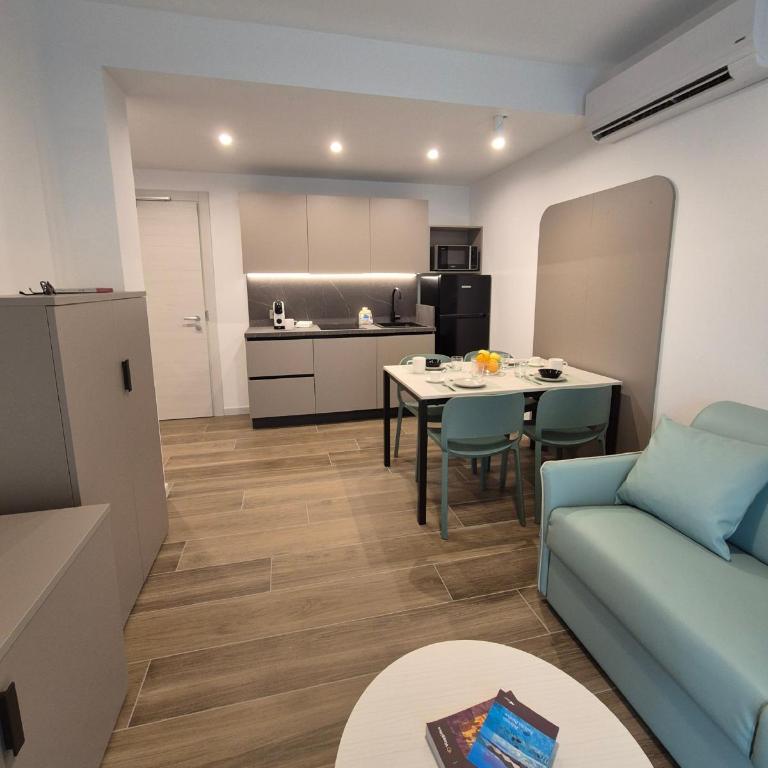 Libra Aparthotel - Appartamento con 2 Camere da Letto e Balcone - 8