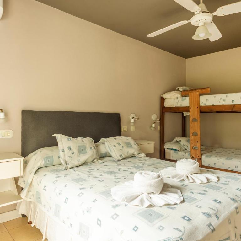 Hotel Maritimo - Quadruple Room with Balcony - 2