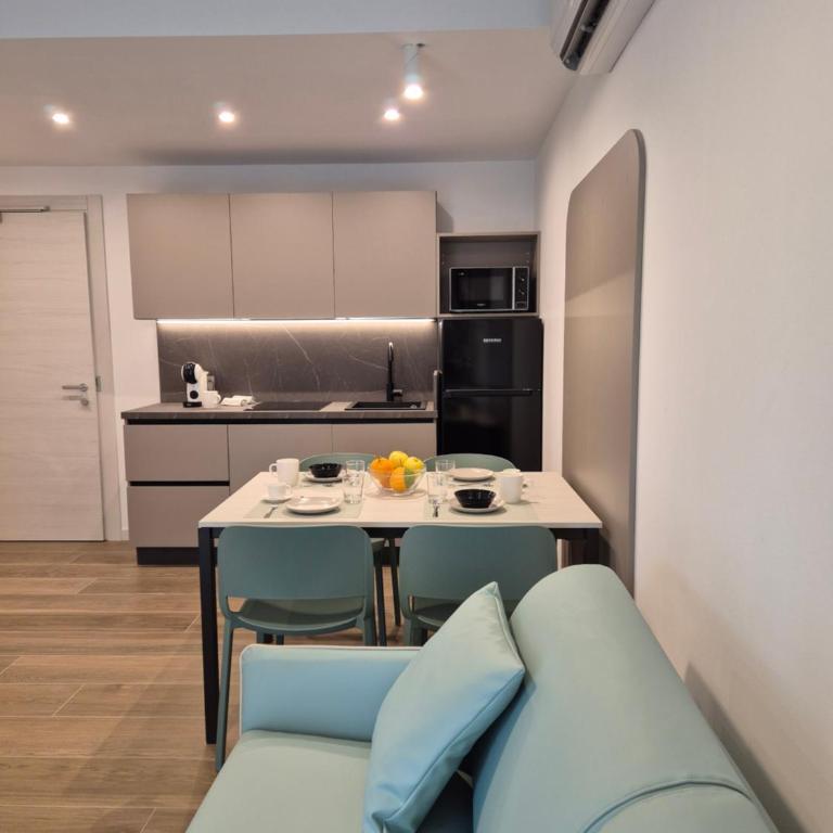 Libra Aparthotel - Appartamento con 2 Camere da Letto e Balcone - 1