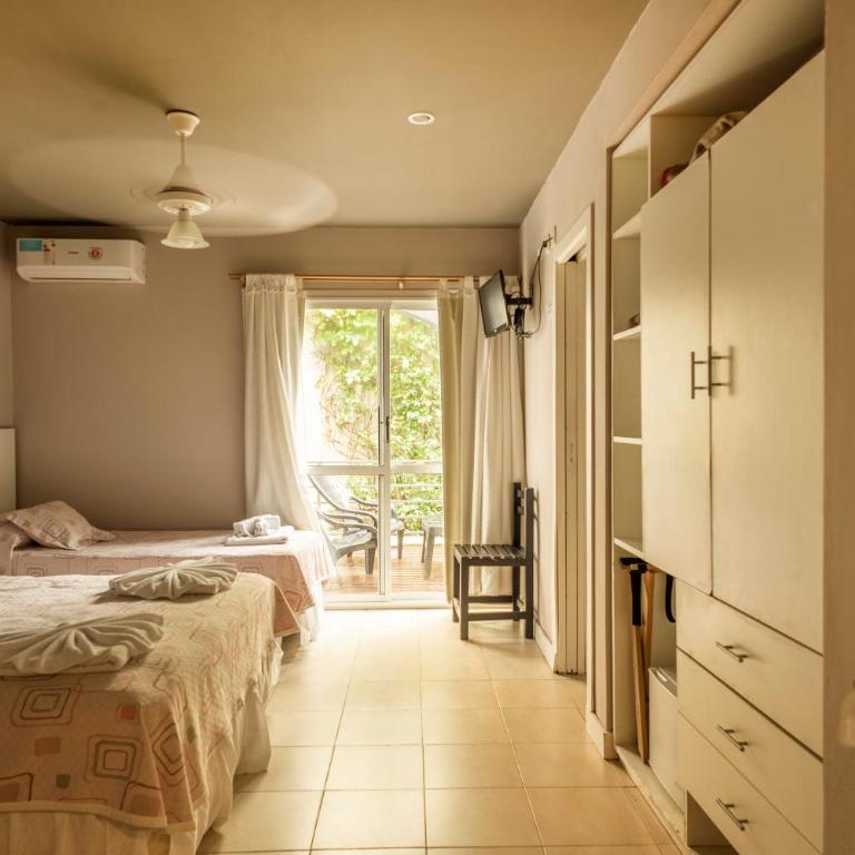 Hotel Maritimo - Quadruple Room with Balcony - 8