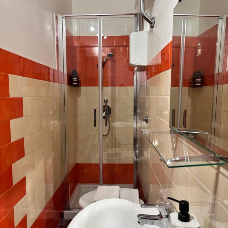 Il Teatro Rooms - Single Room with Private Bathroom - 6