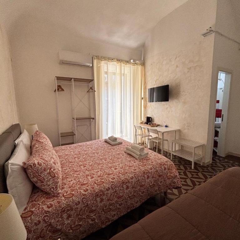 Il Teatro Rooms - Double Room with Private Bathroom - 1