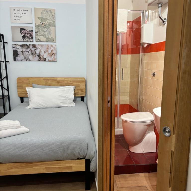 Il Teatro Rooms - Single Room with Private Bathroom - 4