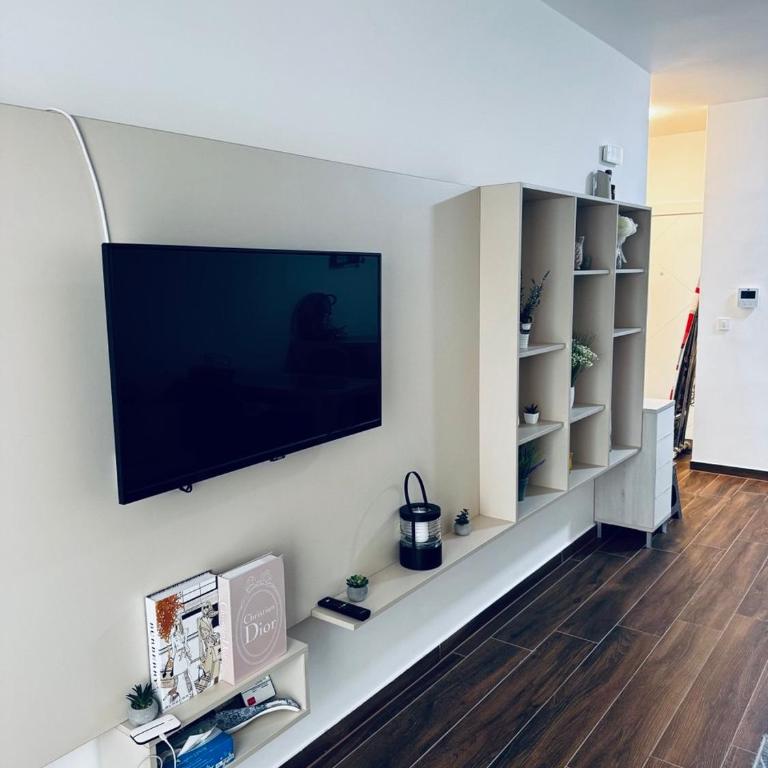 K-Club Apartments - One-Bedroom Apartment with Balcony and City View - 9