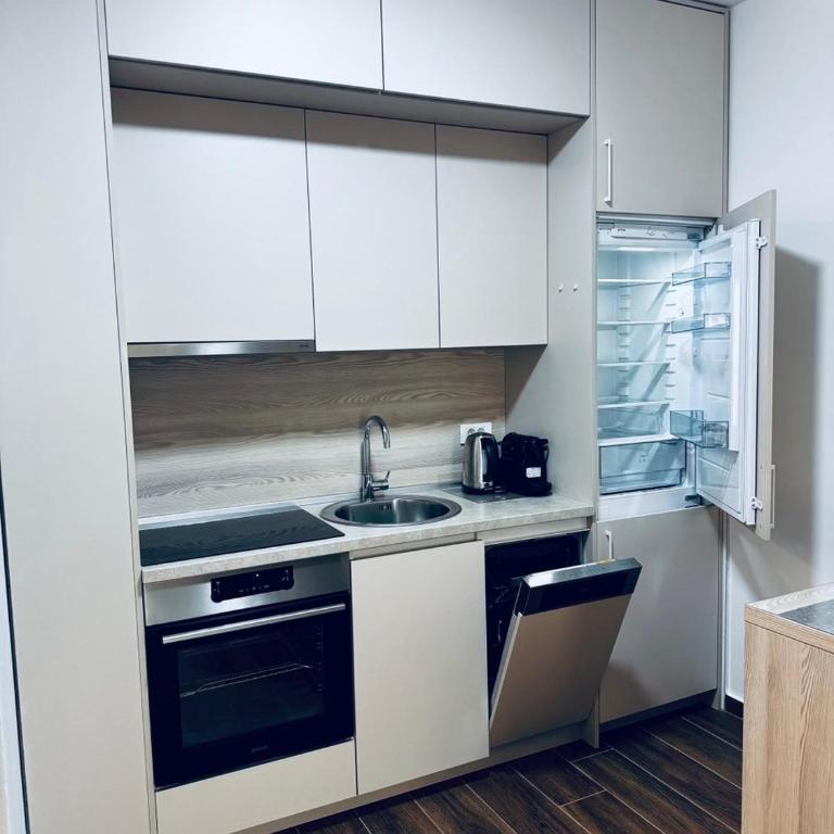 K-Club Apartments - One-Bedroom Apartment with Balcony and City View - 20