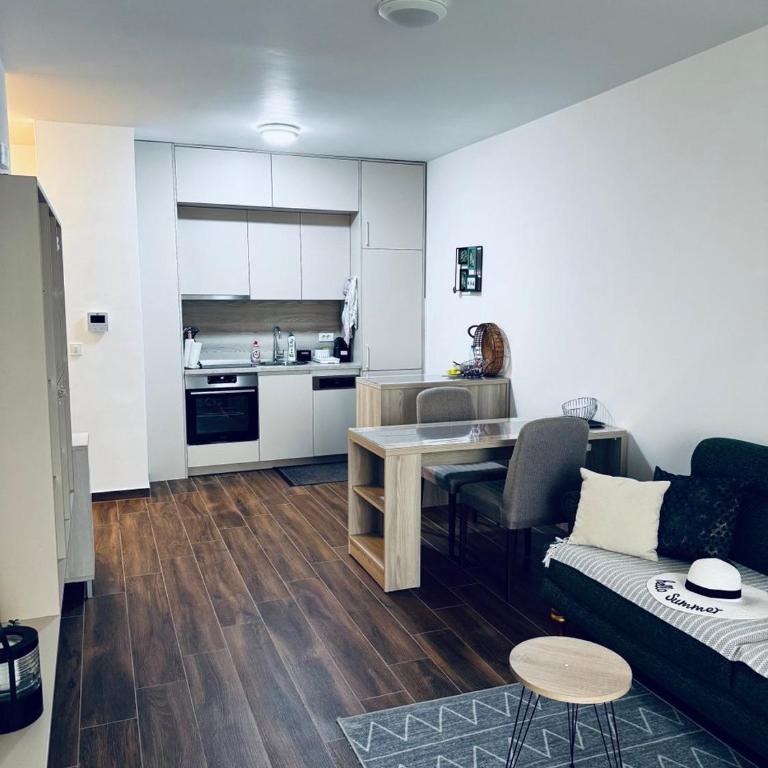 K-Club Apartments - One-Bedroom Apartment with Balcony and City View - 12