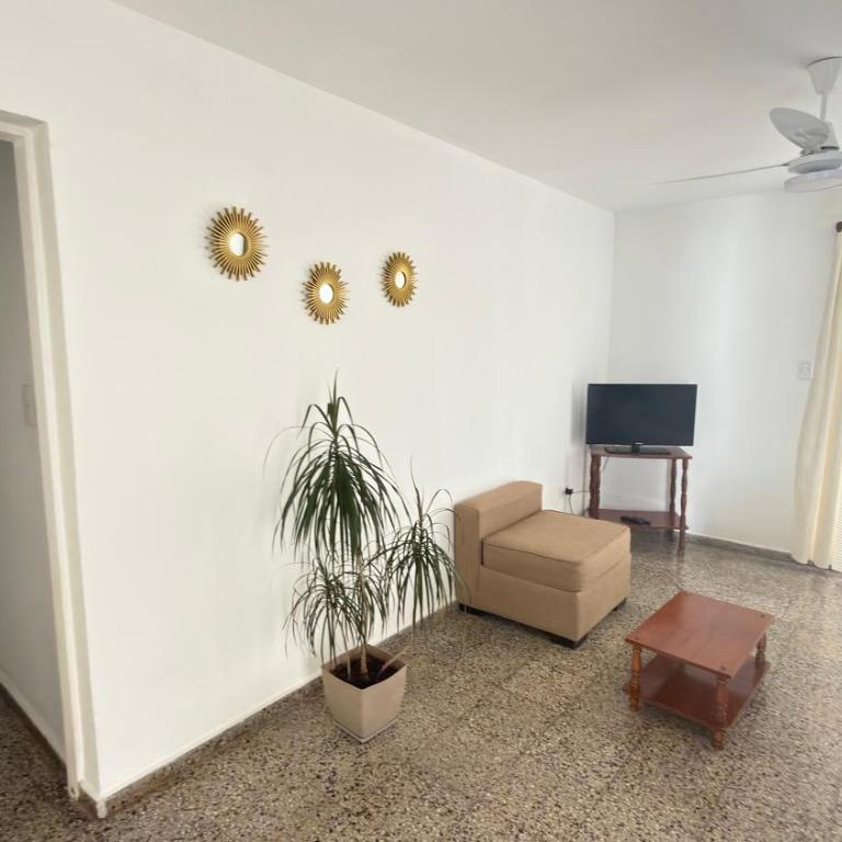 Casa con piscina privada, gran quincho y parrilla - Casa de 3 dormitorios - 18