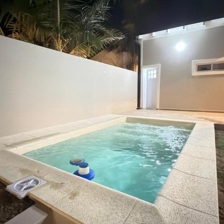 Casa con piscina privada, gran quincho y parrilla - Casa de 3 dormitorios - 2