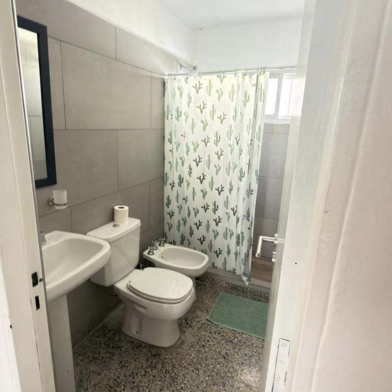 Casa con piscina privada, gran quincho y parrilla - Casa de 3 dormitorios - 20