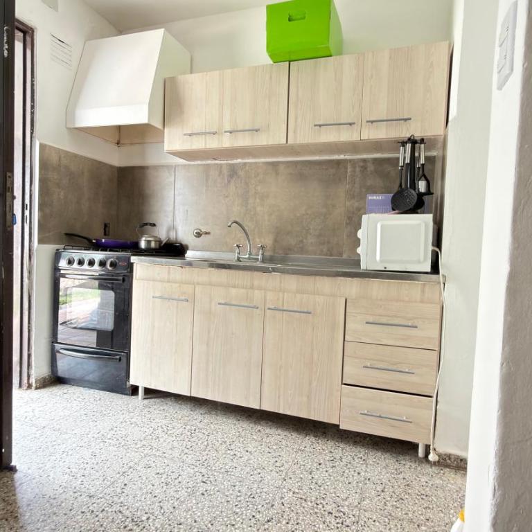 Casa con piscina privada, gran quincho y parrilla - Casa de 3 dormitorios - 14